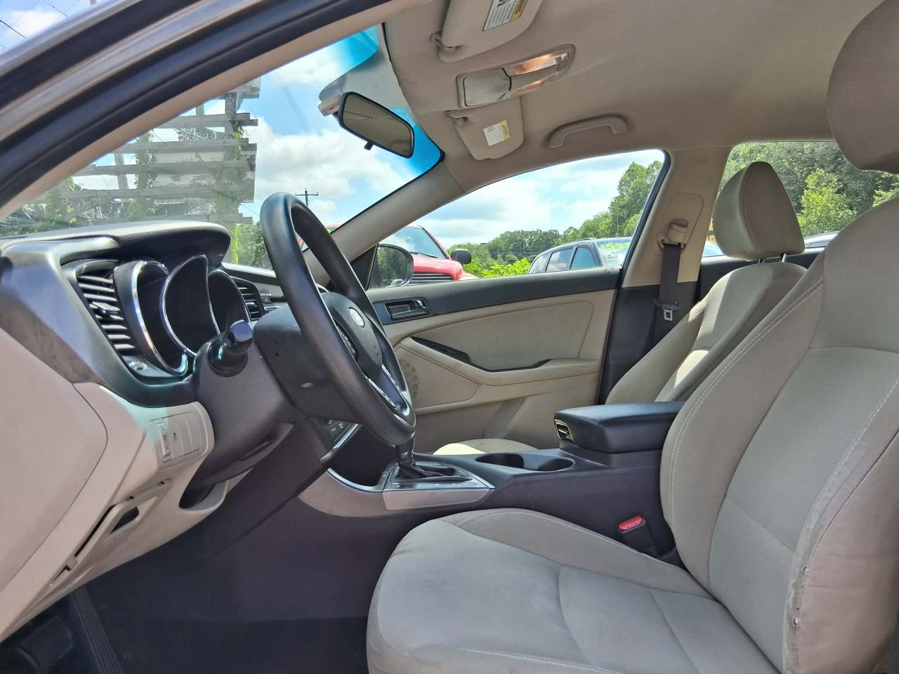 Kia Optima LX MT 2012