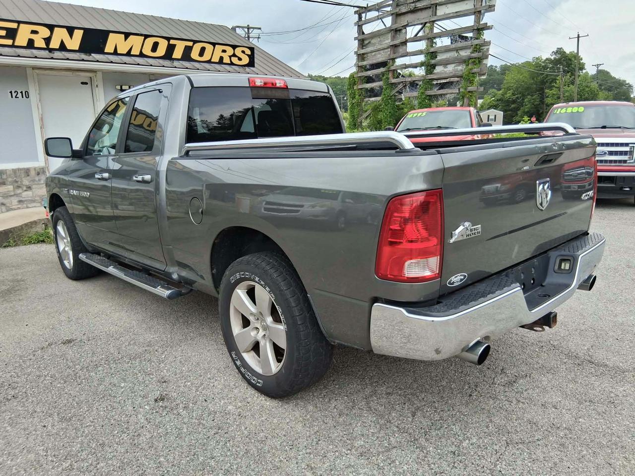 RAM 1500 4WD Quad Cab 140.5" Big Horn 2012