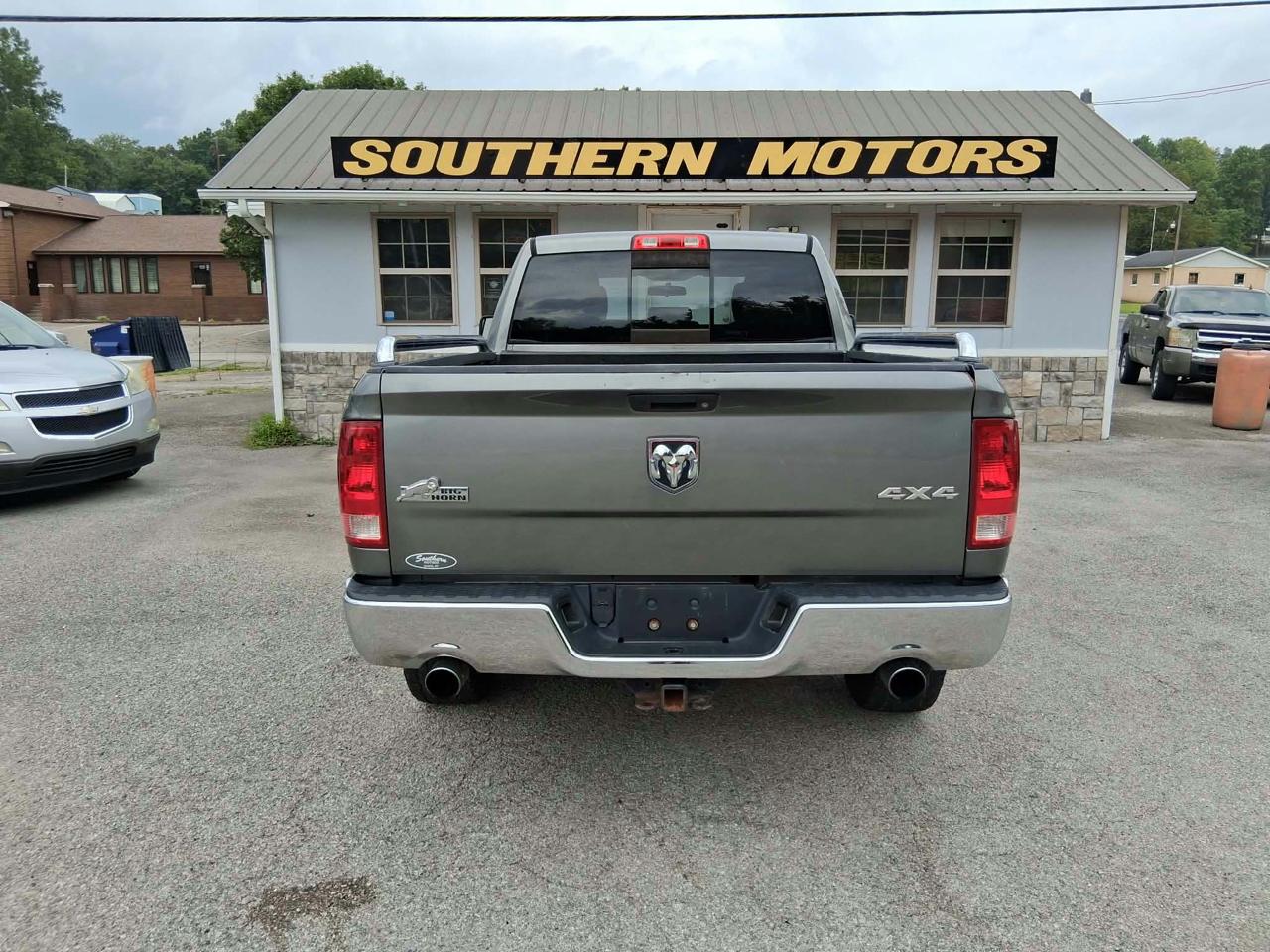RAM 1500 4WD Quad Cab 140.5" Big Horn 2012