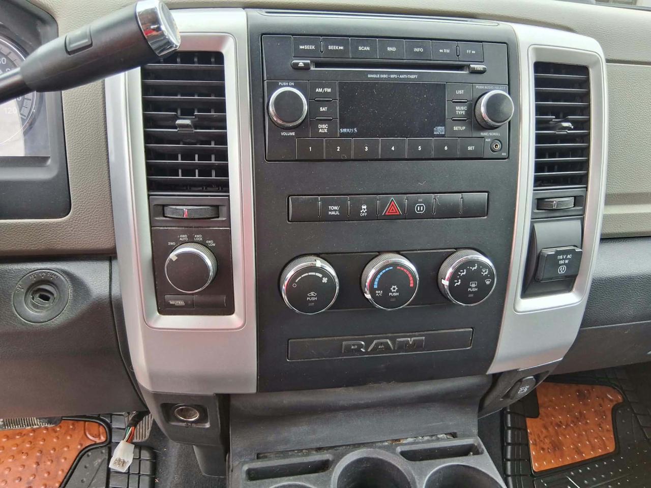 RAM 1500 4WD Quad Cab 140.5" Big Horn 2012