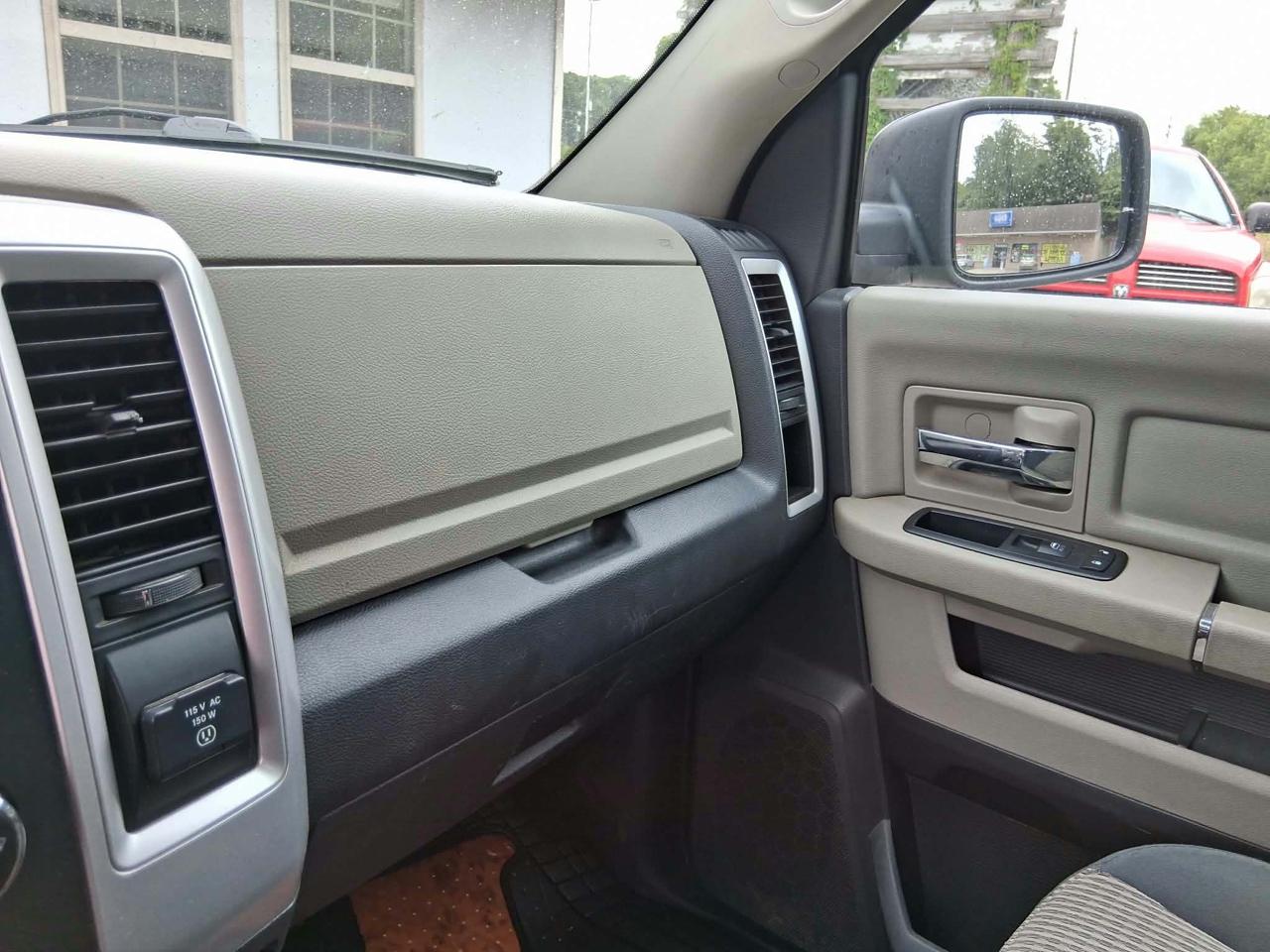 RAM 1500 4WD Quad Cab 140.5" Big Horn 2012