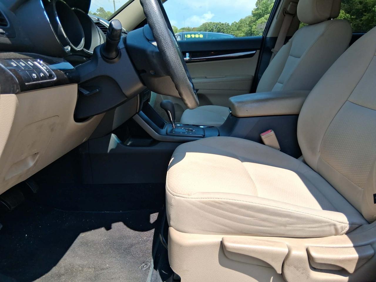 Kia Sorento 2WD 4dr I4 Base 2012