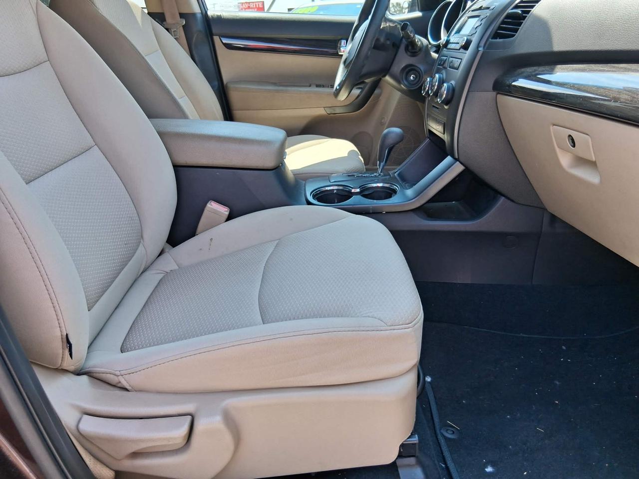 Kia Sorento 2WD 4dr I4 Base 2012