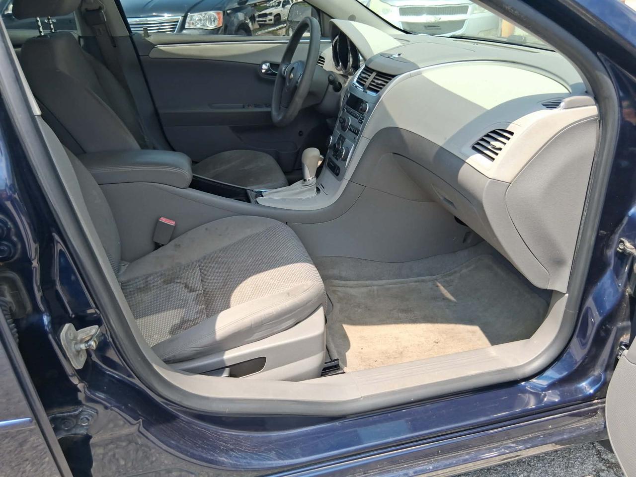 Chevrolet Malibu LS 2012