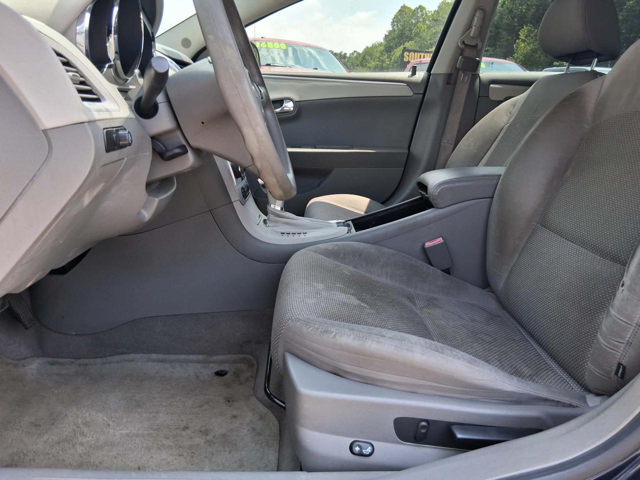 Chevrolet Malibu LS 2012