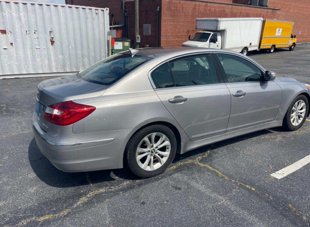 Hyundai Genesis 3.8L 2013