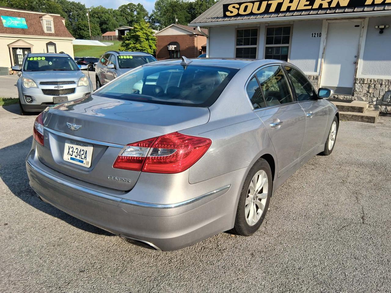 Hyundai Genesis 4dr Sdn V6 3.8L 2013