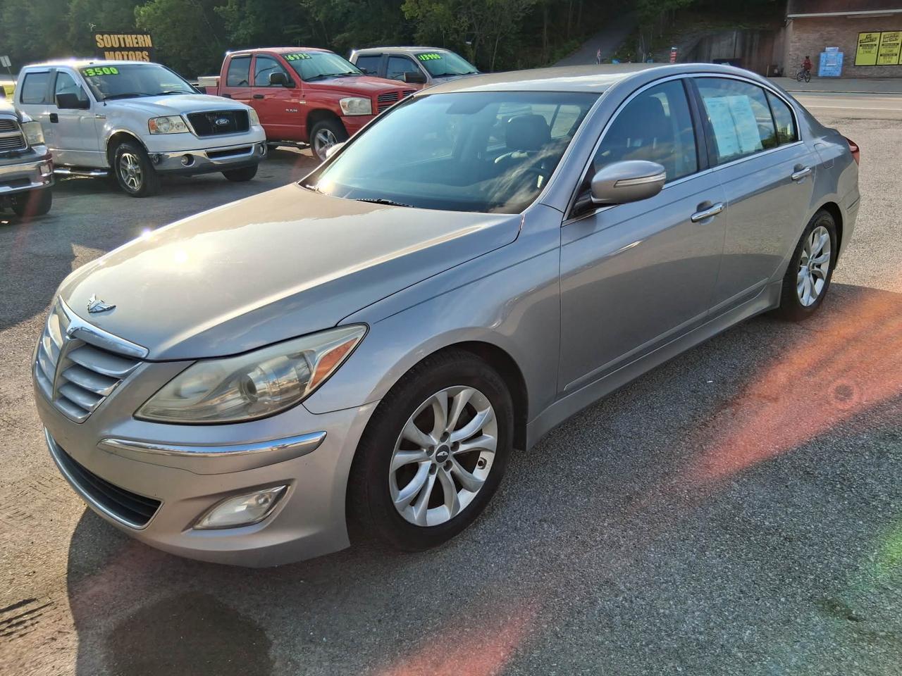 Hyundai Genesis 4dr Sdn V6 3.8L 2013