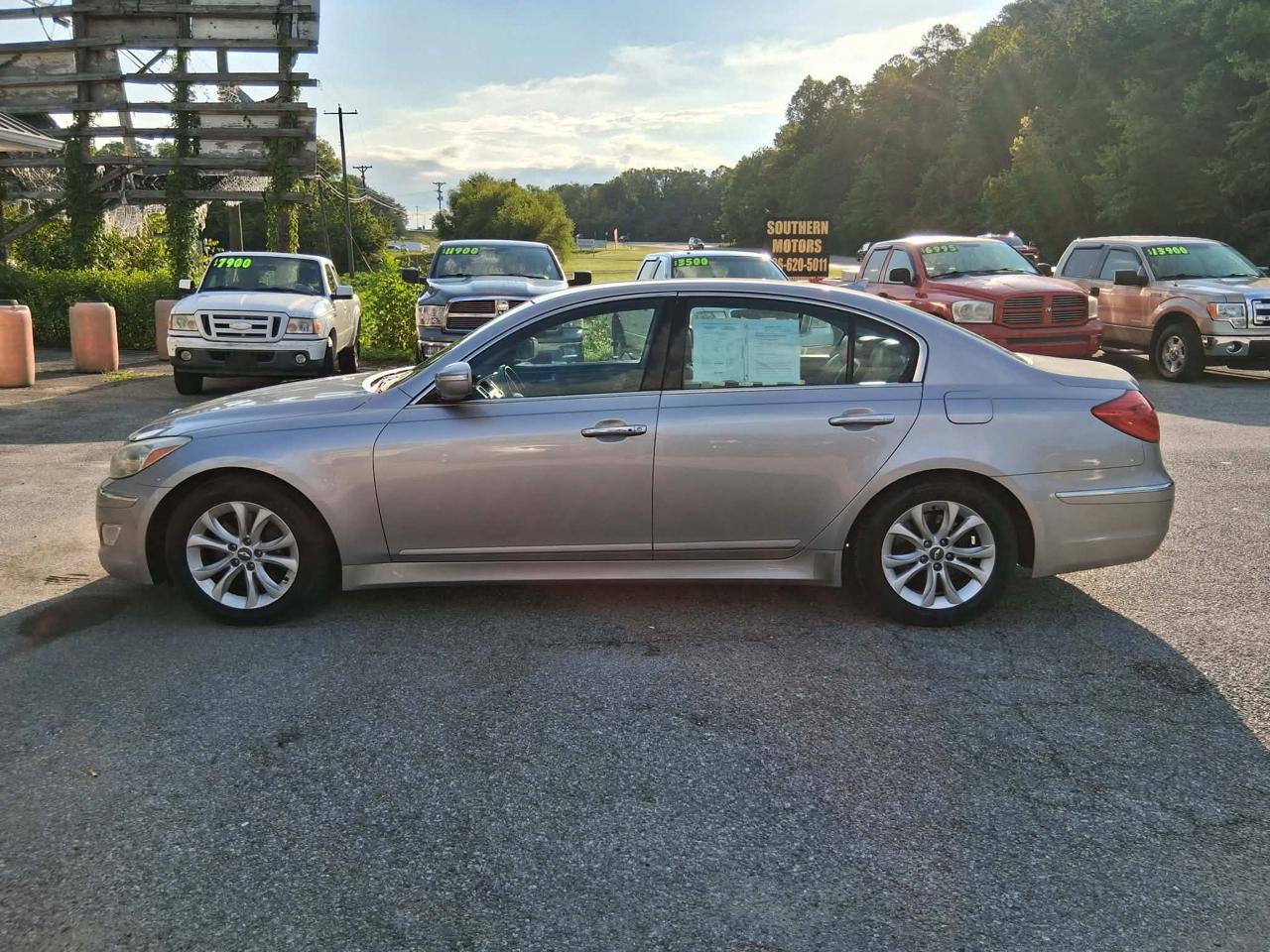 Hyundai Genesis 4dr Sdn V6 3.8L 2013