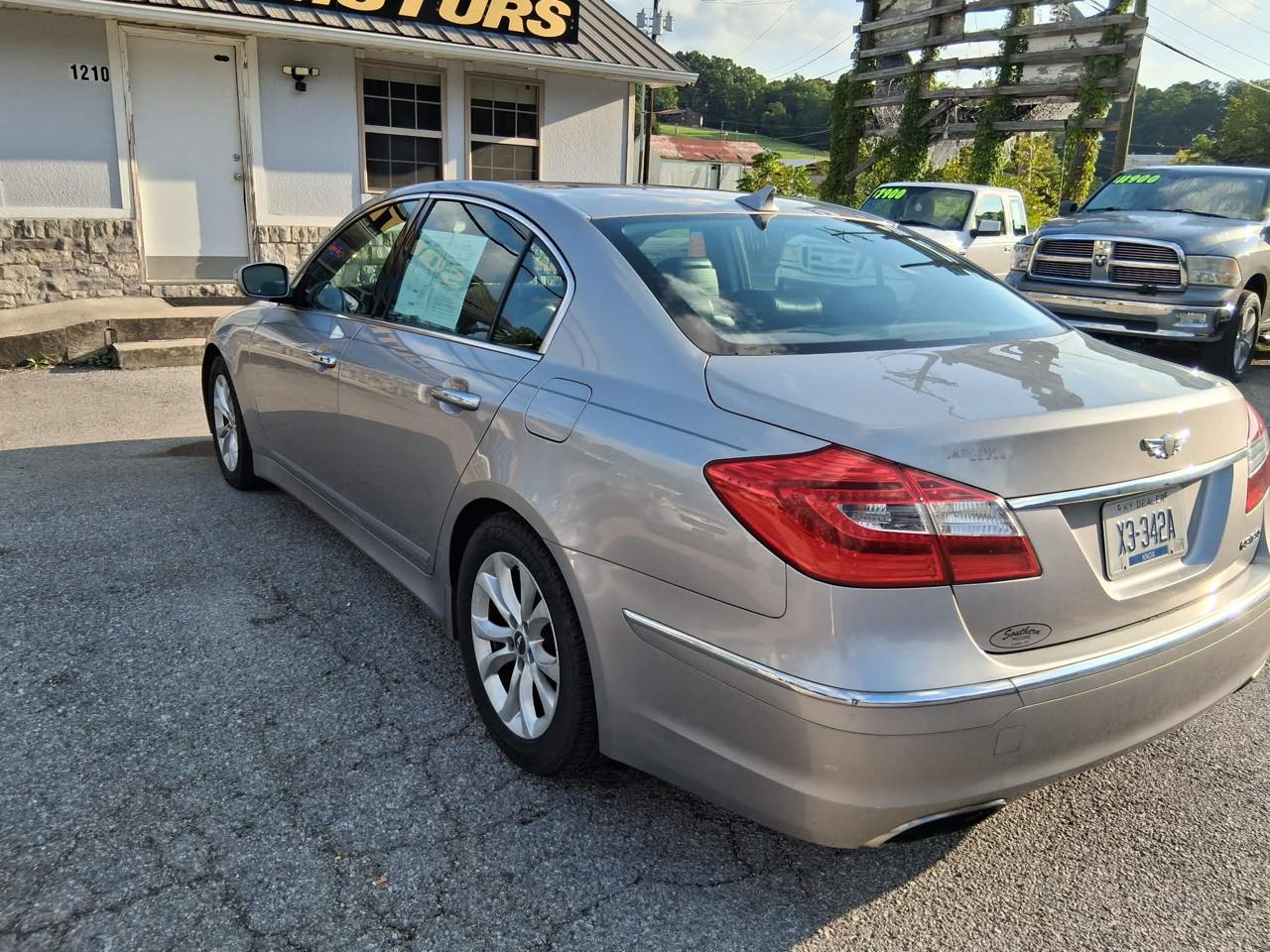 Hyundai Genesis 4dr Sdn V6 3.8L 2013