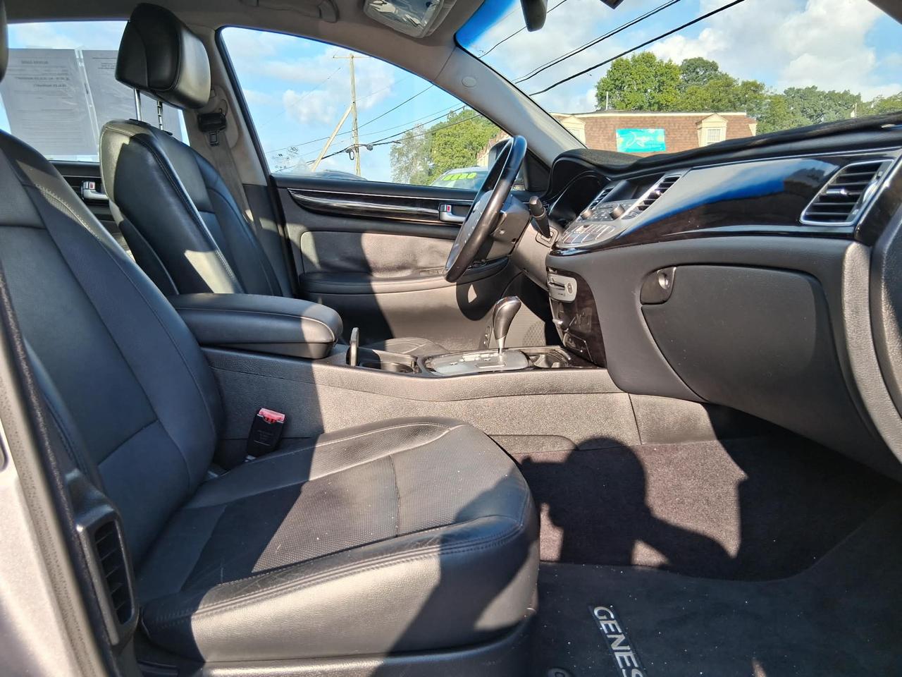 Hyundai Genesis 4dr Sdn V6 3.8L 2013