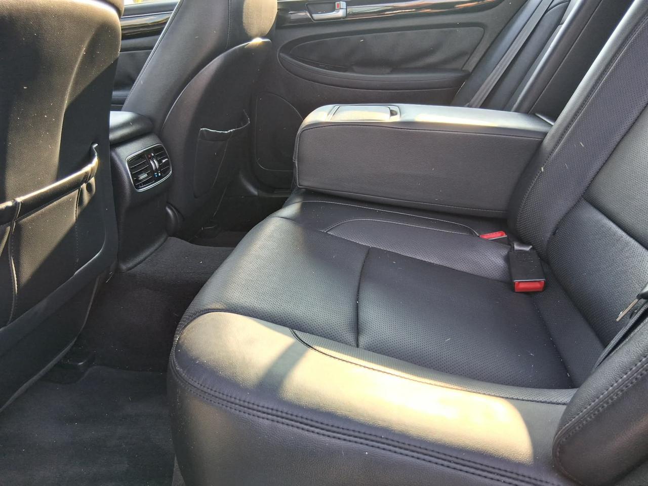 Hyundai Genesis 4dr Sdn V6 3.8L 2013