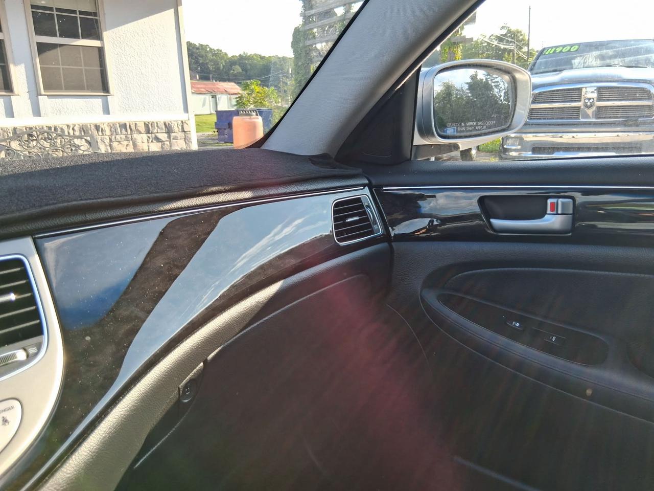 Hyundai Genesis 4dr Sdn V6 3.8L 2013