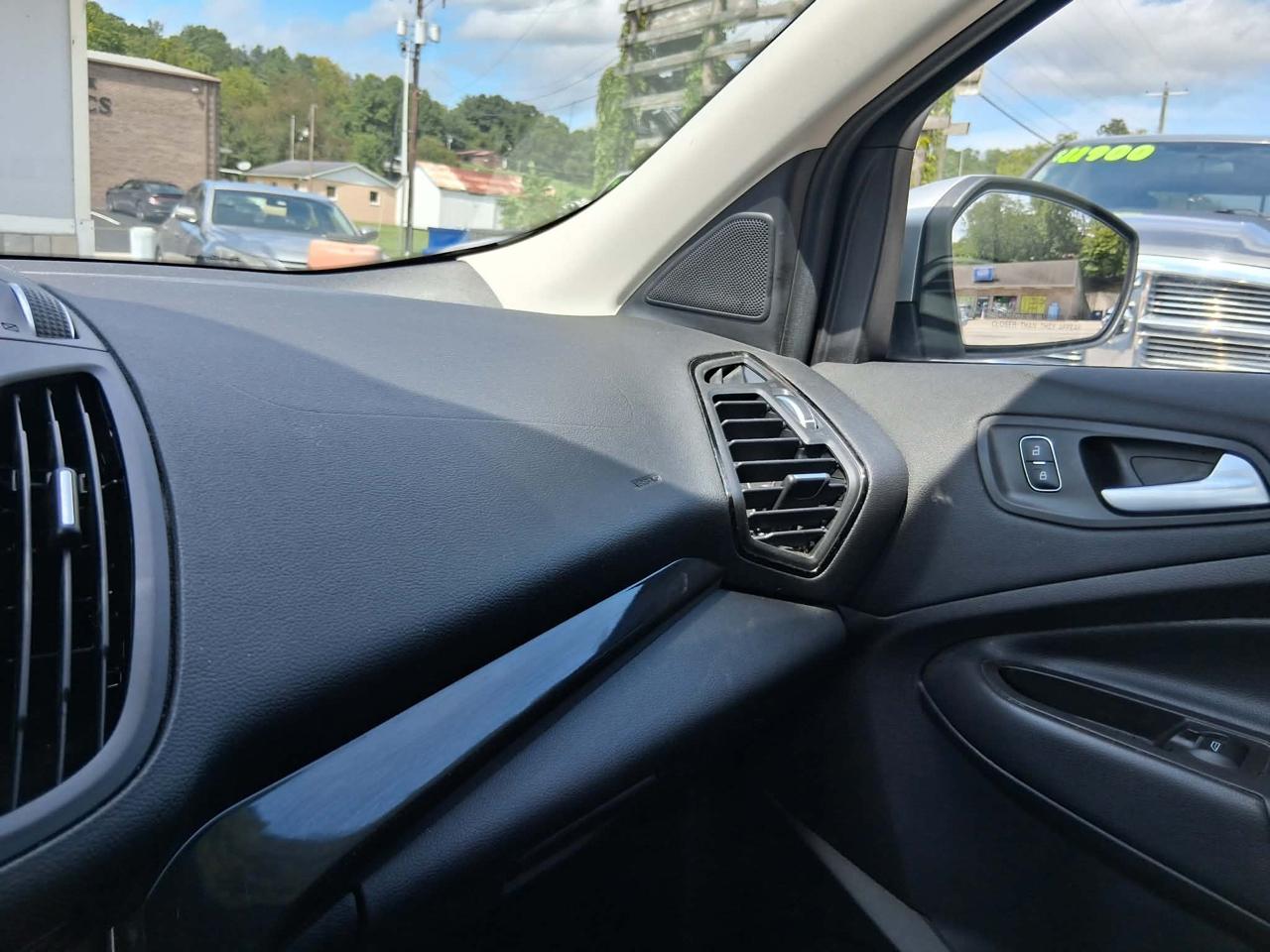 Ford Escape Titanium 4WD 2017