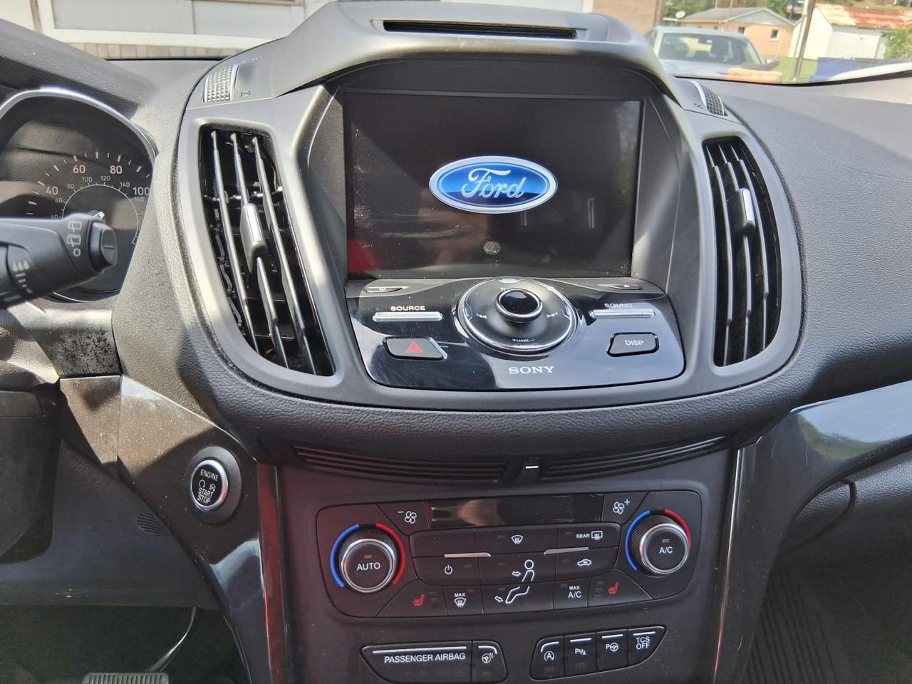 Ford Escape Titanium 4WD 2017