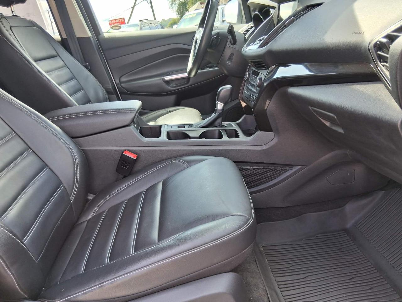 Ford Escape Titanium 4WD 2017
