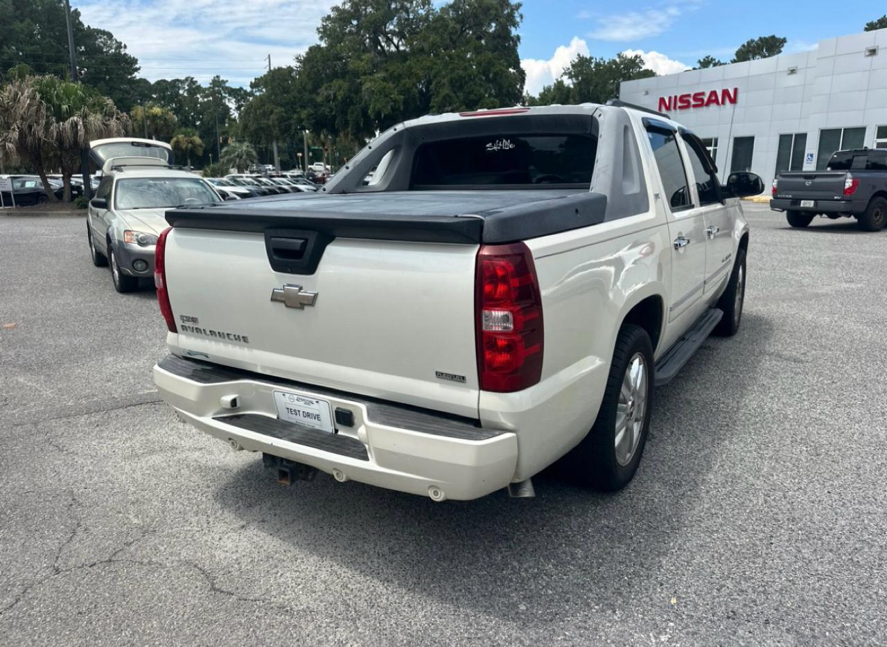 Chevrolet Avalanche LTZ 2WD 2010