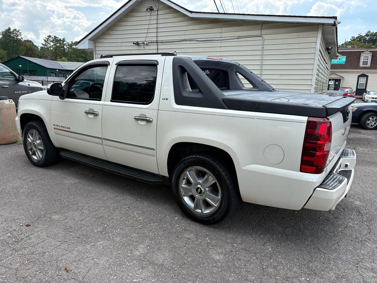 Chevrolet Avalanche LTZ 2WD 2010