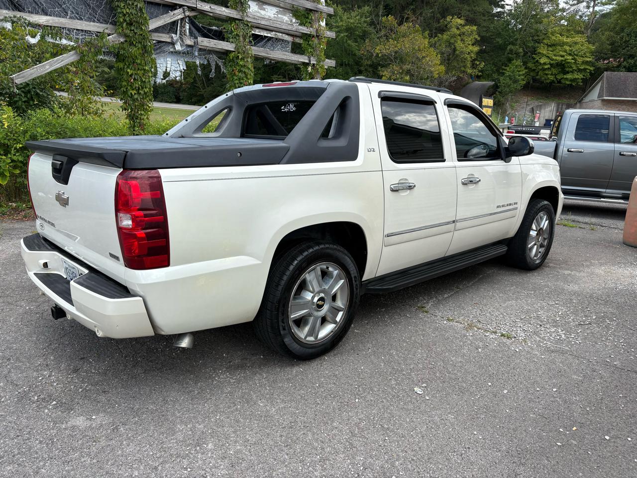 Chevrolet Avalanche LTZ 2WD 2010