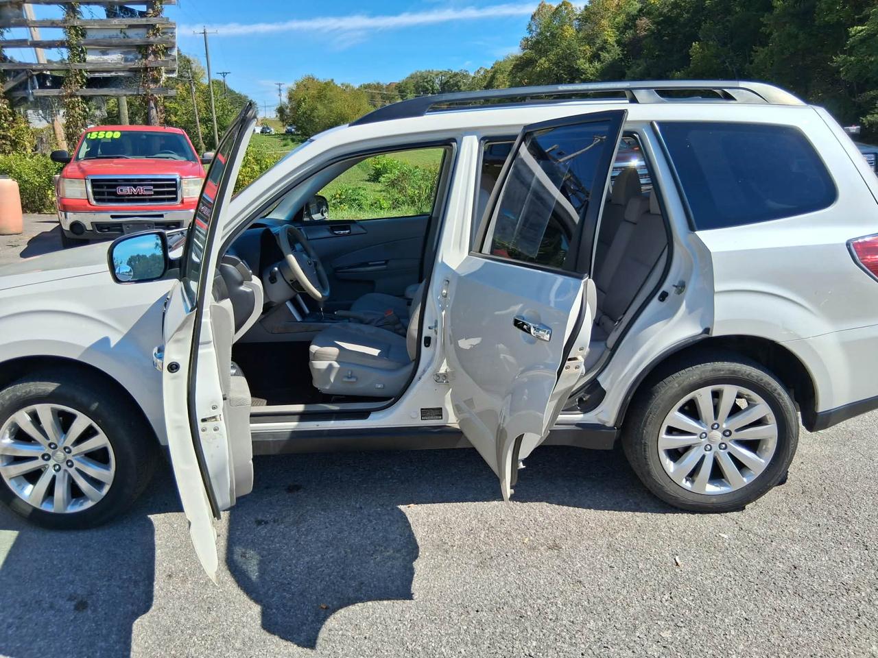 Subaru Forester 2.5 X Premium Package 2011