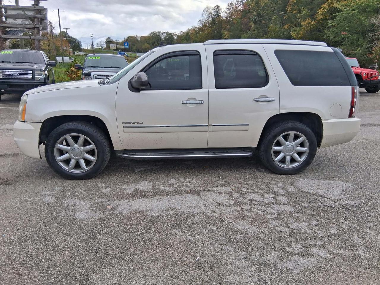 GMC Yukon Denali AWD 2010