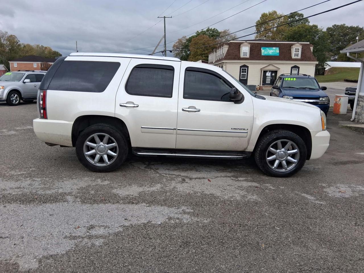 GMC Yukon Denali AWD 2010