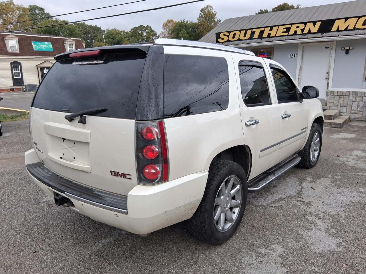 GMC Yukon Denali AWD 2010