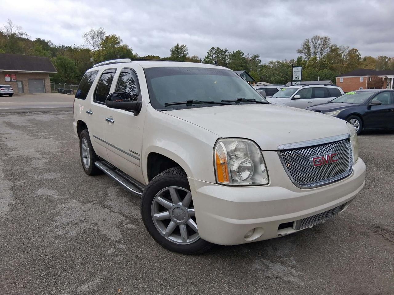 GMC Yukon Denali AWD 2010