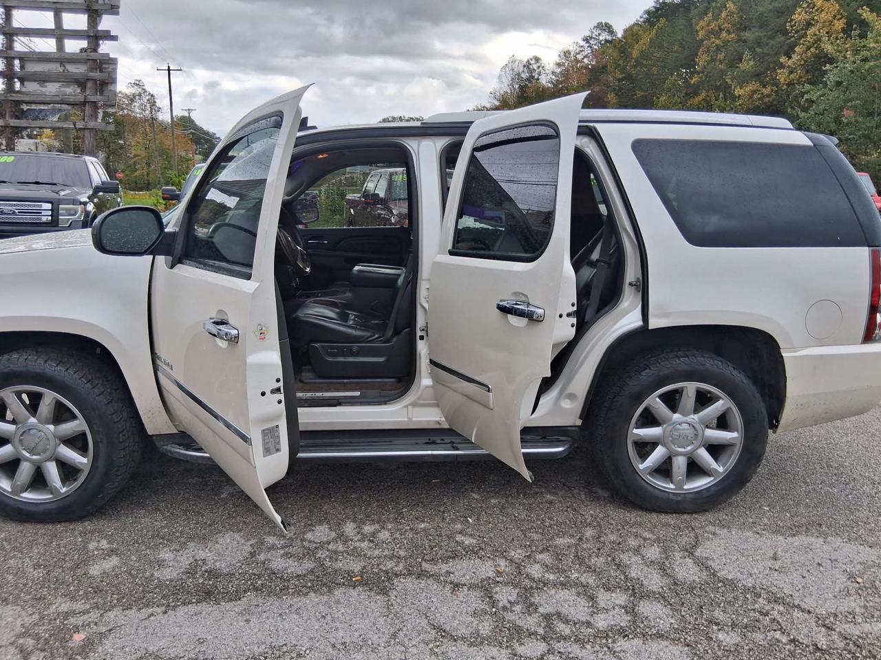 GMC Yukon Denali AWD 2010