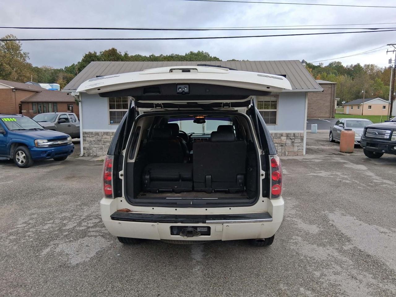 GMC Yukon Denali AWD 2010