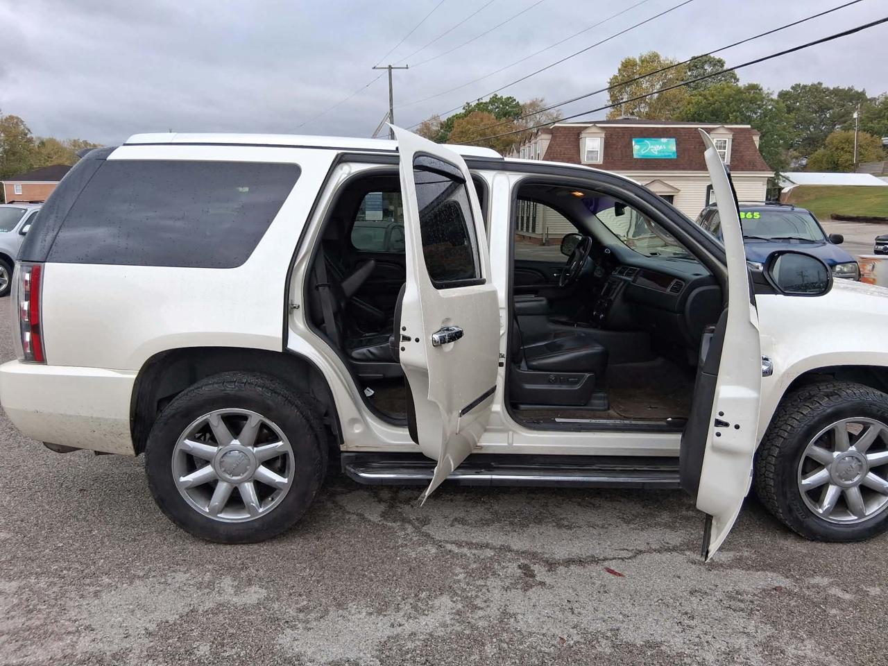 GMC Yukon Denali AWD 2010