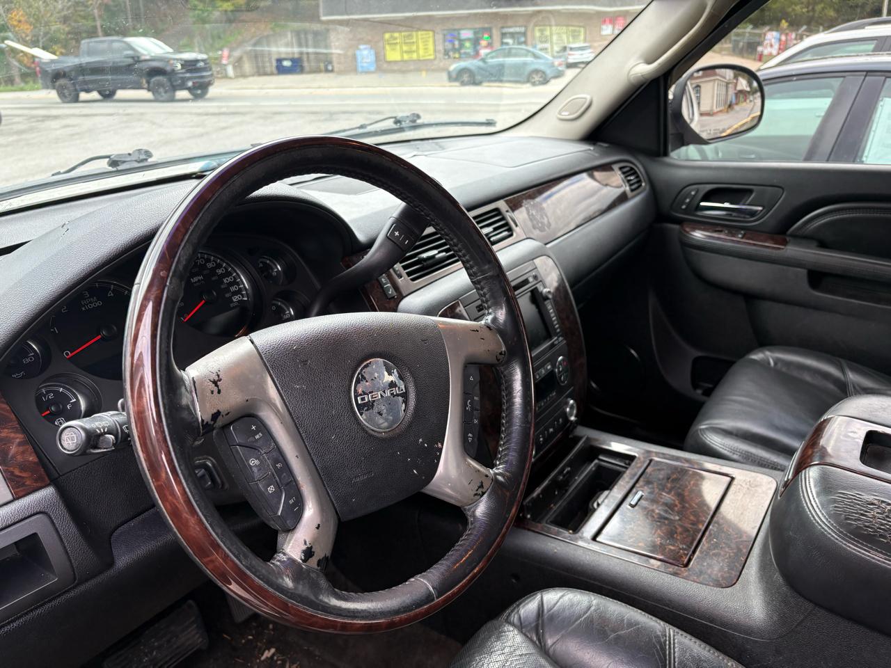 GMC Yukon Denali AWD 2010