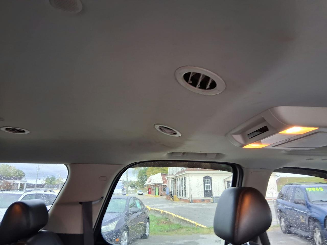 GMC Yukon Denali AWD 2010