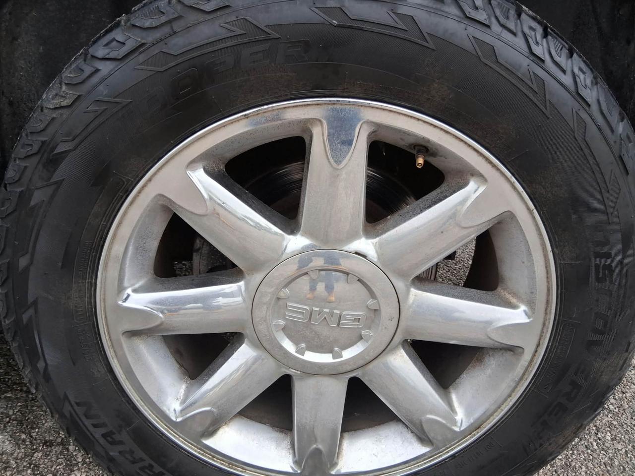 GMC Yukon Denali AWD 2010