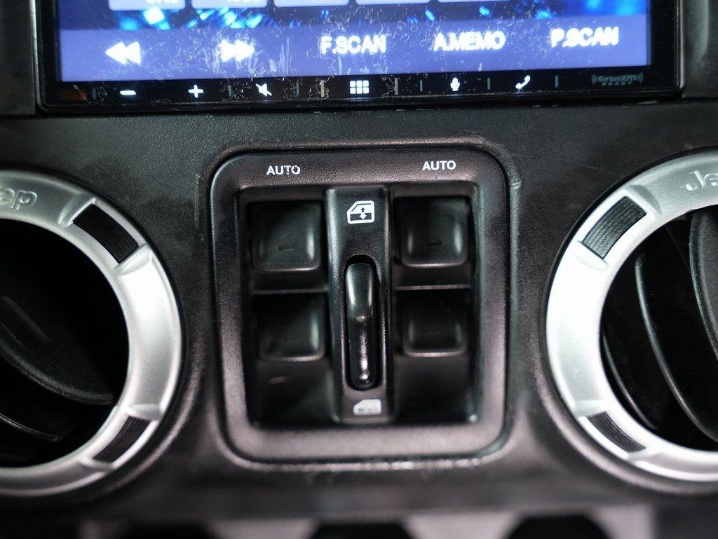 Jeep Wrangler Unlimited 4WD 4dr Sahara 2015