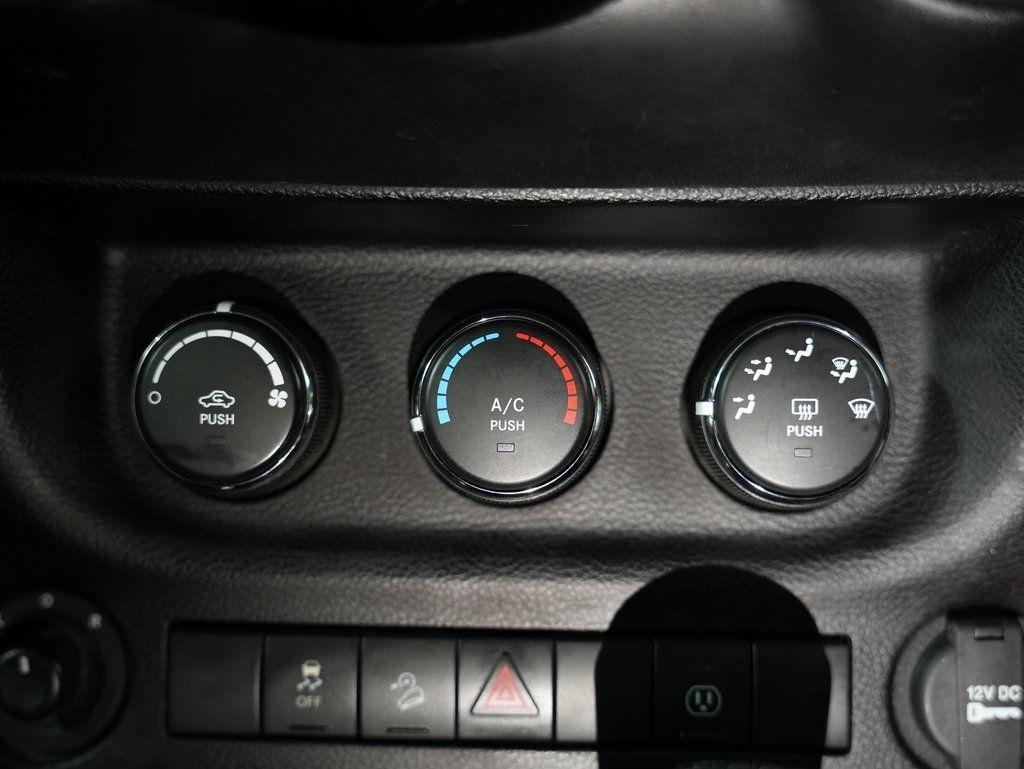 Jeep Wrangler Unlimited 4WD 4dr Sahara 2015