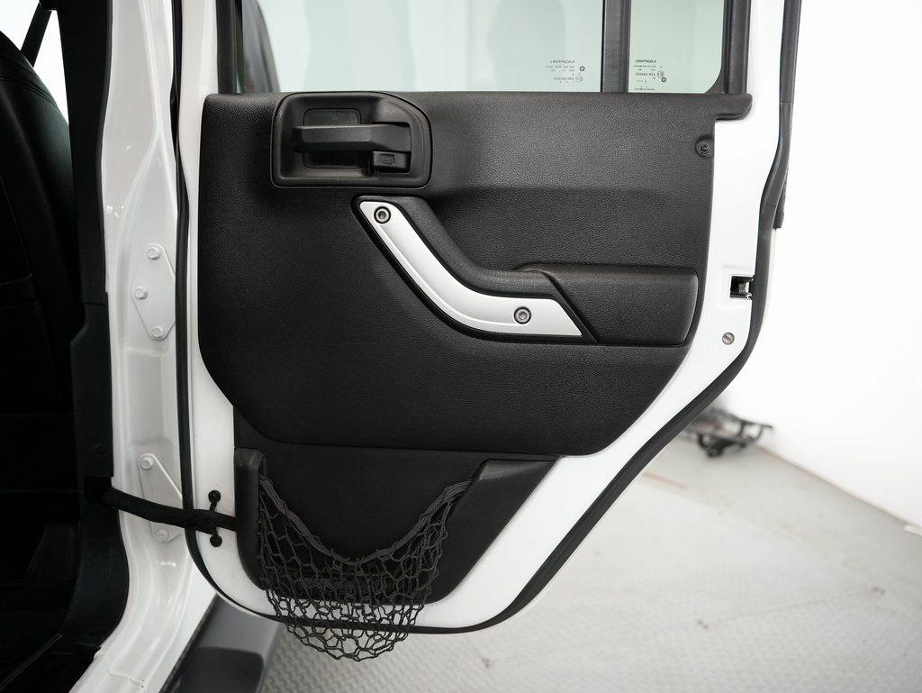 Jeep Wrangler Unlimited 4WD 4dr Sahara 2015