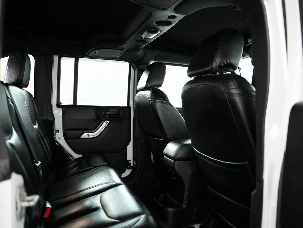 Jeep Wrangler Unlimited 4WD 4dr Sahara 2015