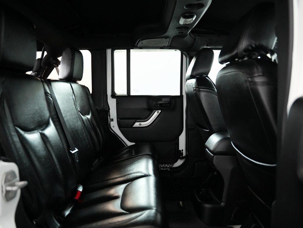 Jeep Wrangler Unlimited 4WD 4dr Sahara 2015