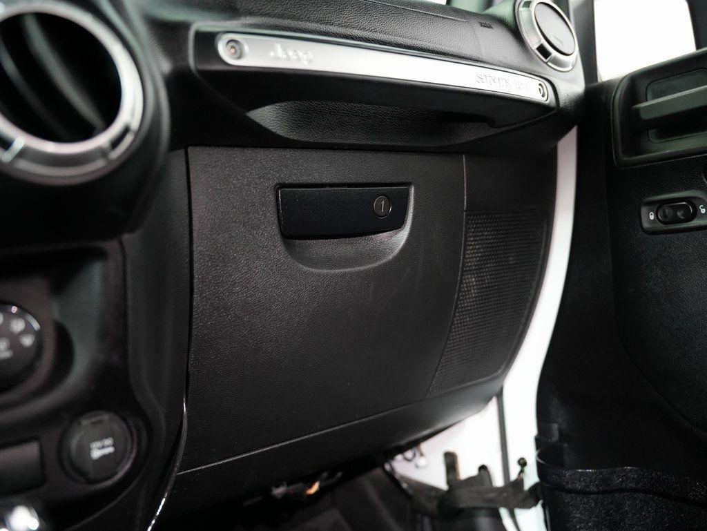 Jeep Wrangler Unlimited 4WD 4dr Sahara 2015