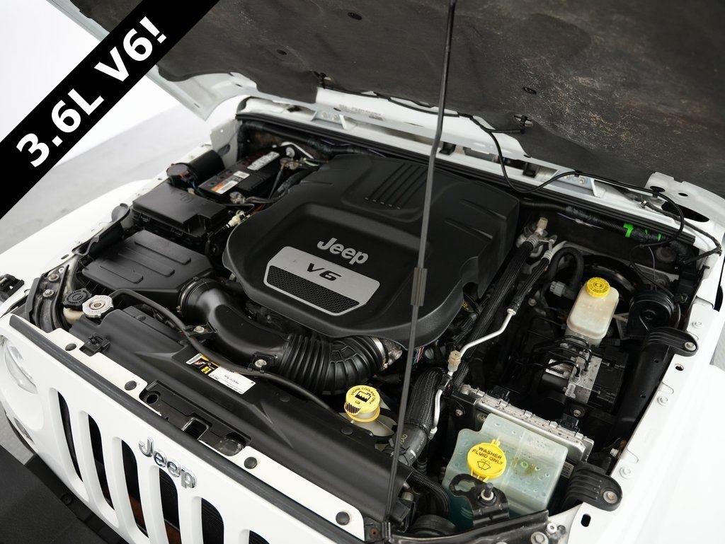 Jeep Wrangler Unlimited 4WD 4dr Sahara 2015