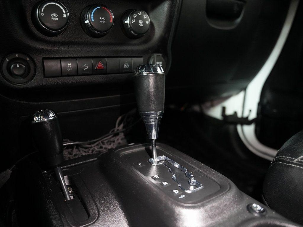 Jeep Wrangler Unlimited 4WD 4dr Sahara 2015