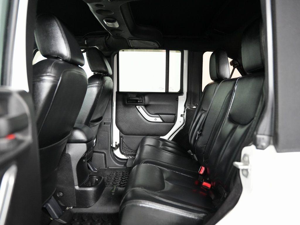 Jeep Wrangler Unlimited 4WD 4dr Sahara 2015