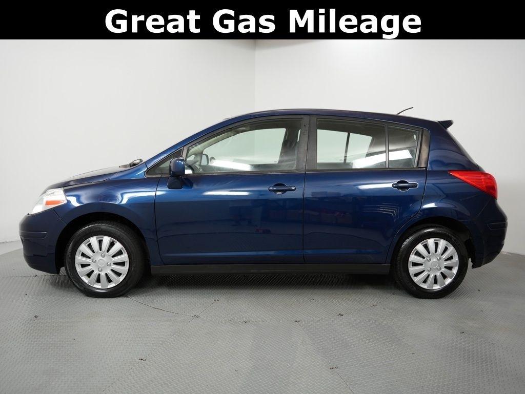 Nissan Versa 5dr HB Auto 1.8 S 2012