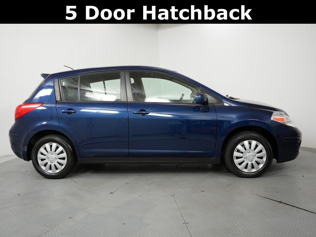 Nissan Versa 5dr HB Auto 1.8 S 2012