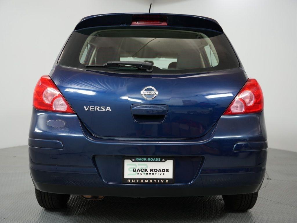 Nissan Versa 5dr HB Auto 1.8 S 2012