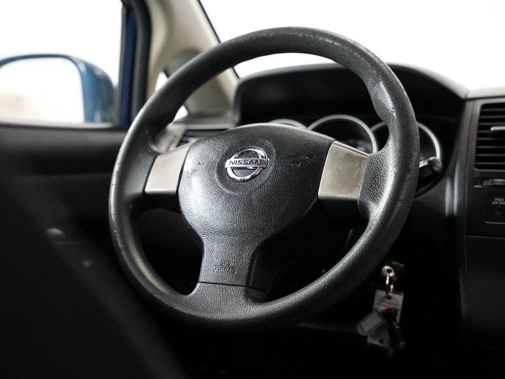 Nissan Versa 5dr HB Auto 1.8 S 2012