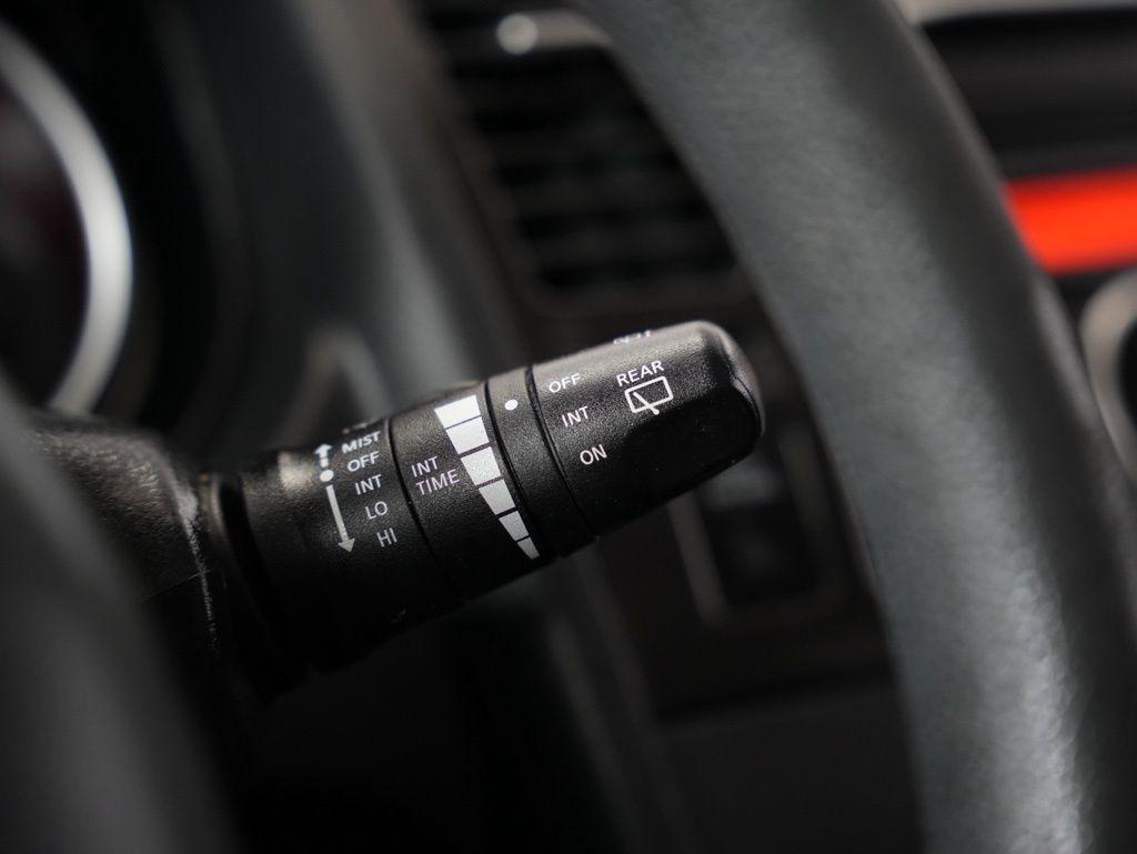 Nissan Versa 5dr HB Auto 1.8 S 2012