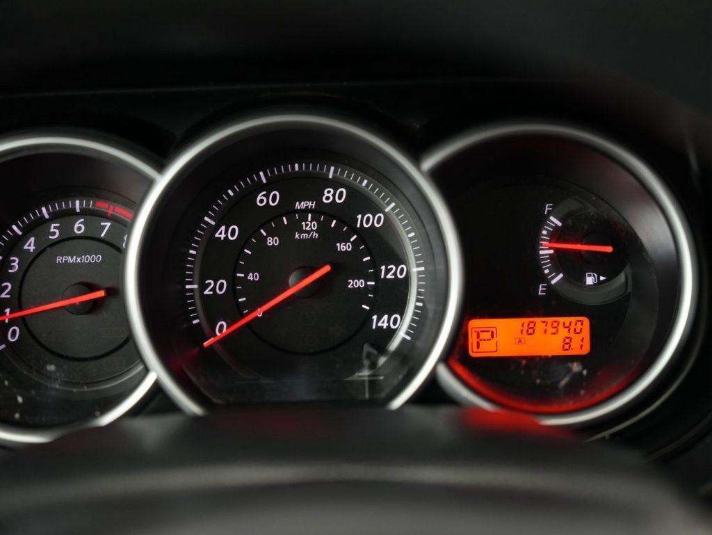 Nissan Versa 5dr HB Auto 1.8 S 2012