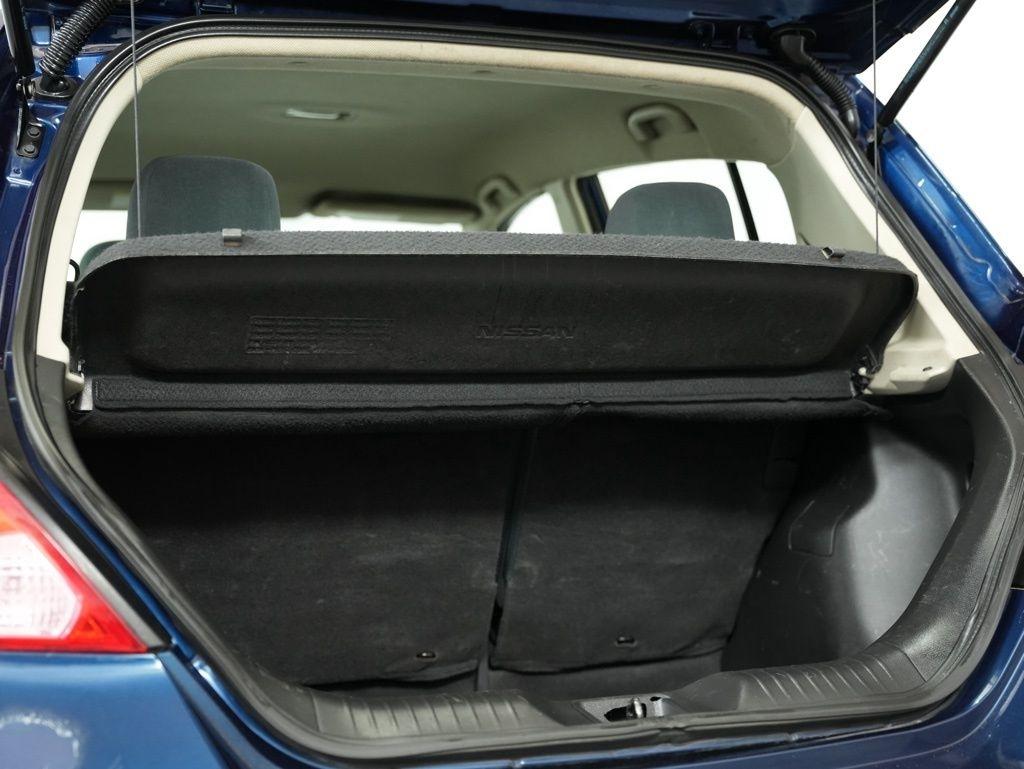 Nissan Versa 5dr HB Auto 1.8 S 2012